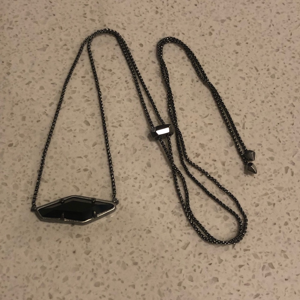 Kendra Scott- Beth Long Pendant Necklace